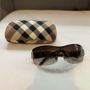 Burberry Women’s vintage Sunglasses